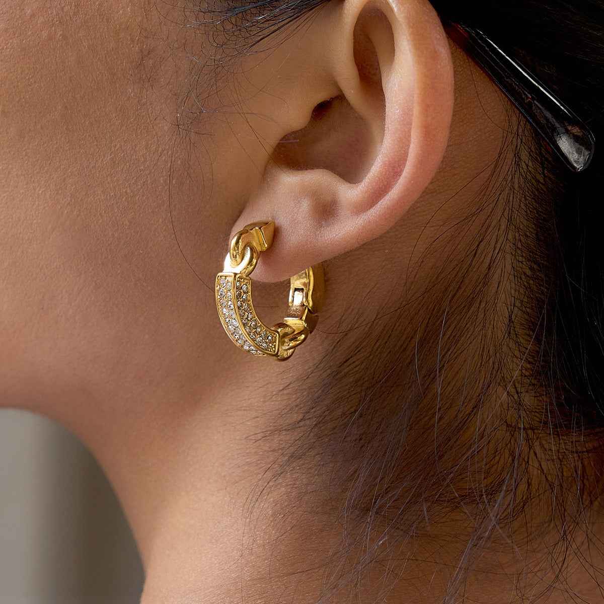 18K gold lightweight luxury hoop earrings