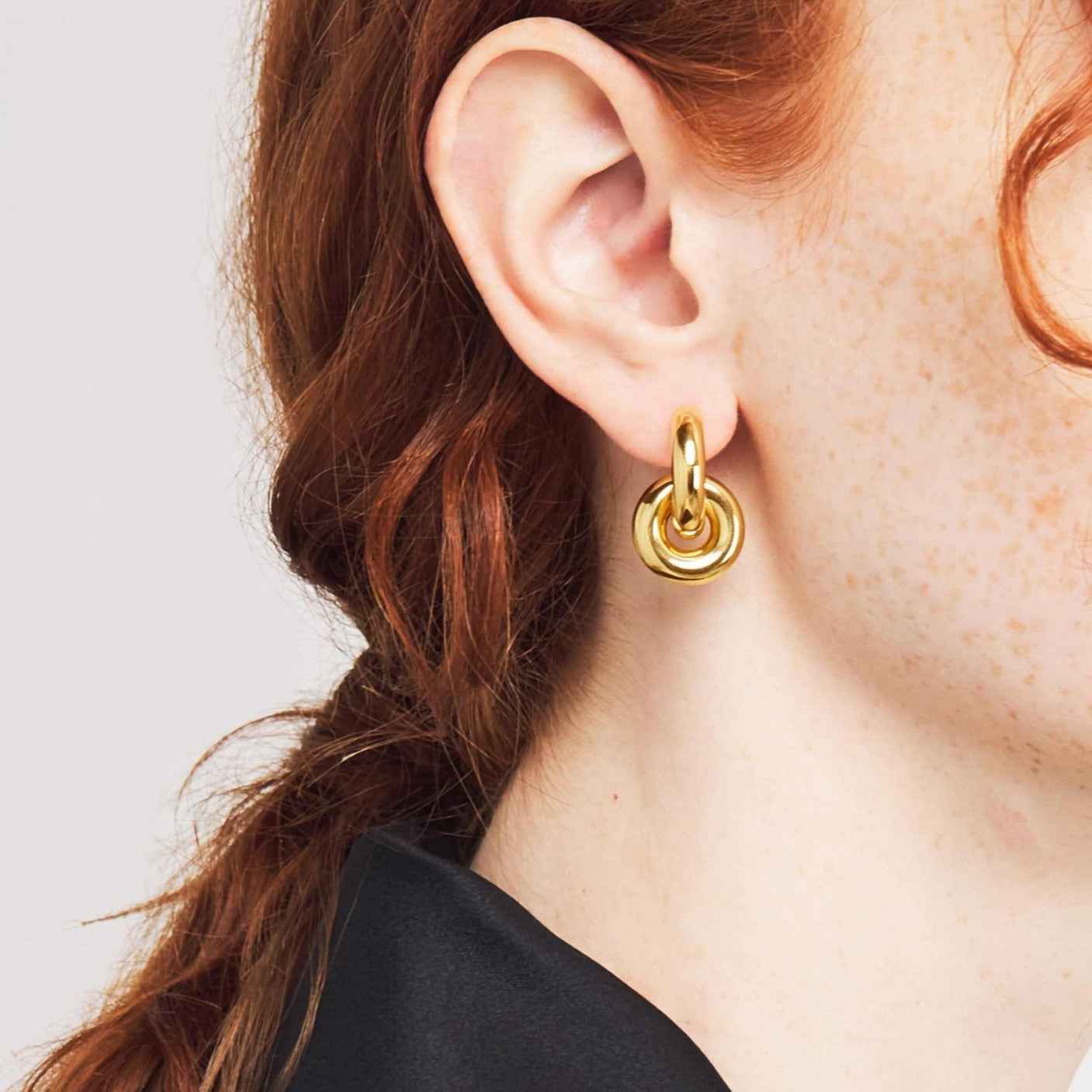 18K gold lightweight luxury hoop earrings